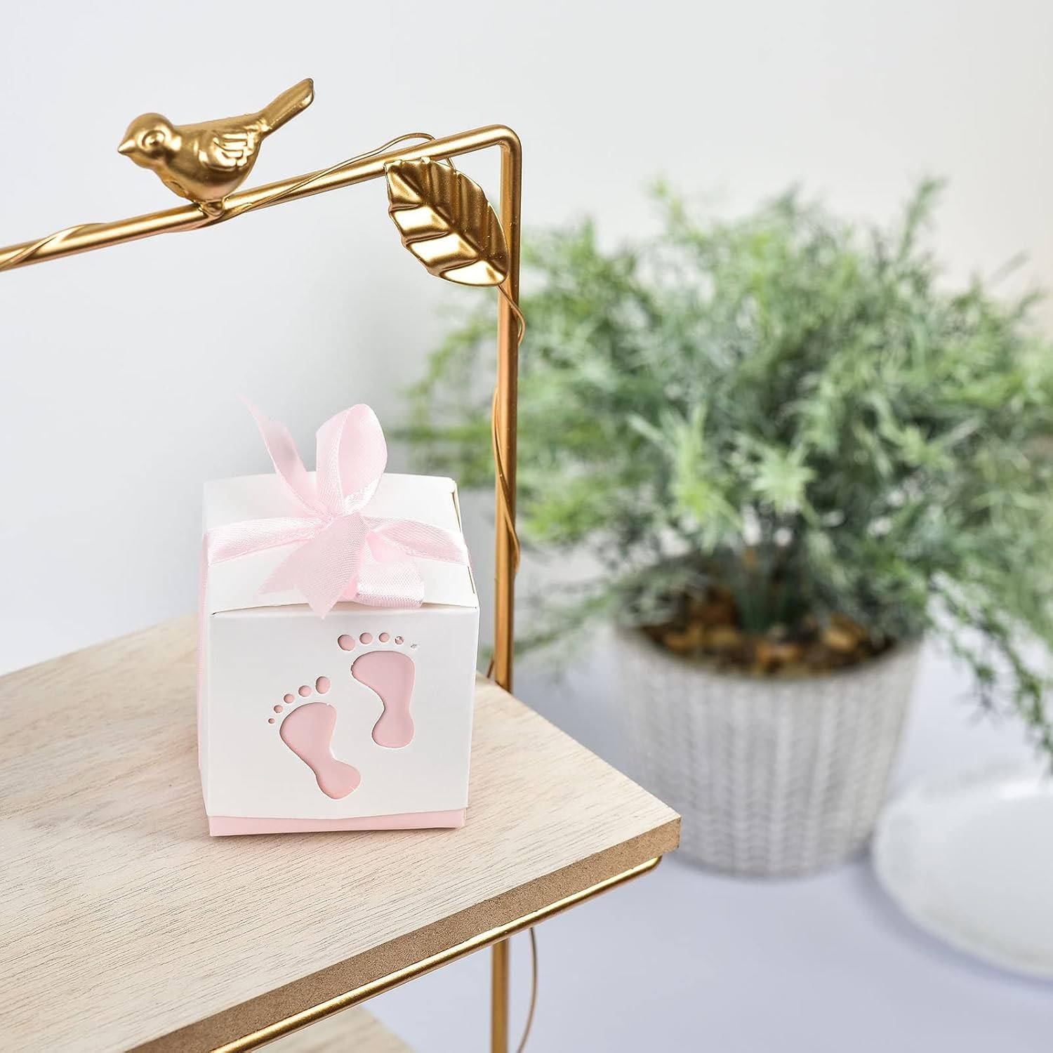 Efavormart – Paquete de 25 cajas de dulces con cintas de huellas de bebé recién nacido de 2.5 x 2.5 pulgadas, cajas de regalo rosas para baby shower