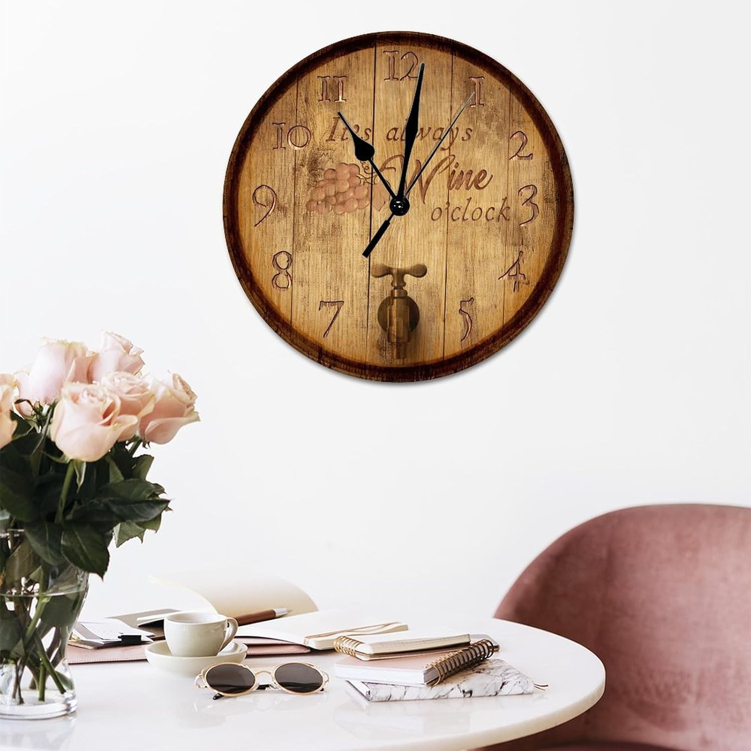 Its Wine O’Clock – Reloj de pared de PVC con tapa de barril impreso de 12 pulgadas, silencioso, sin tictac, funciona con pilas, divertido reloj de