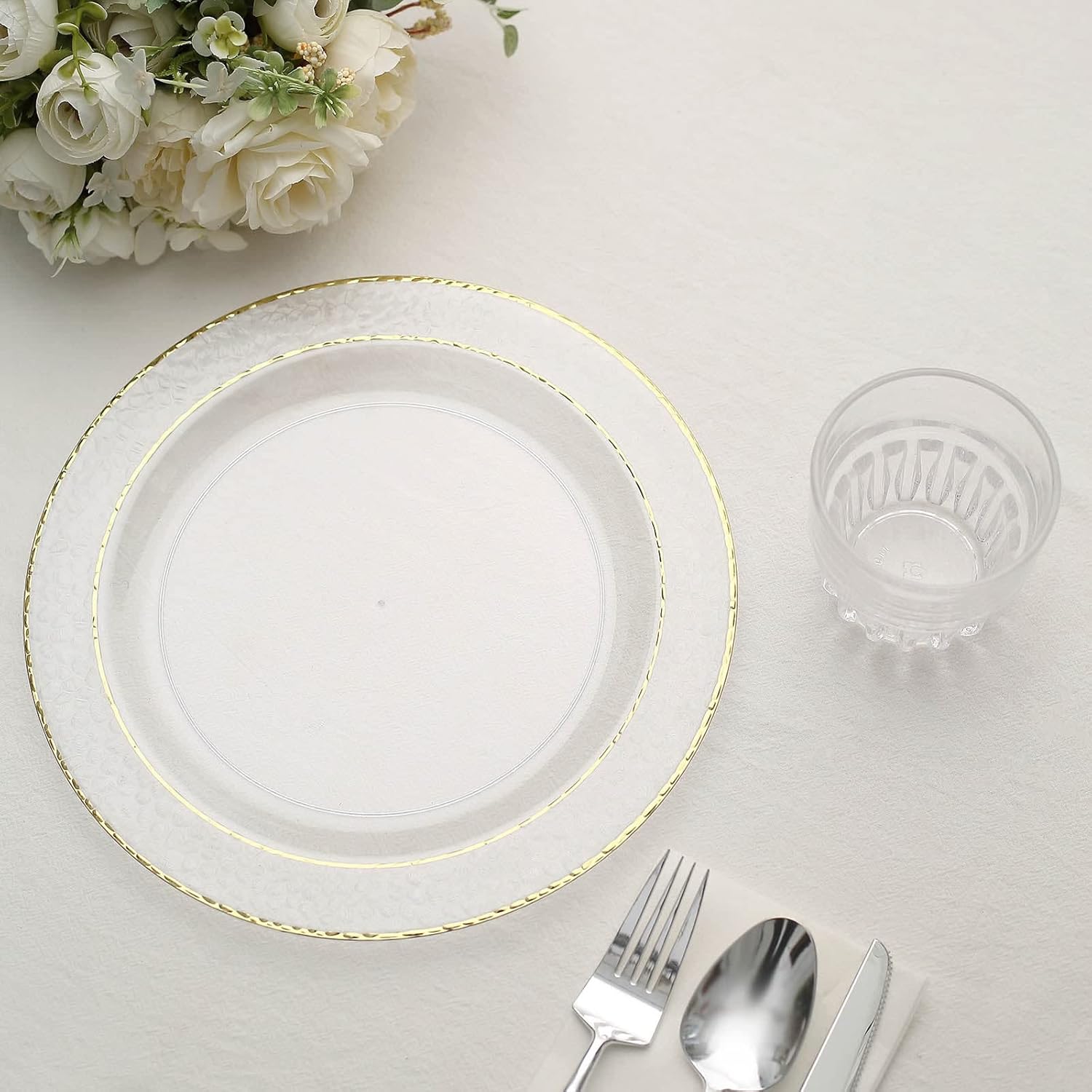 Efavormart – Paquete de 10 platos llanos de plástico martillado transparente de 10 pulgadas con borde dorado
