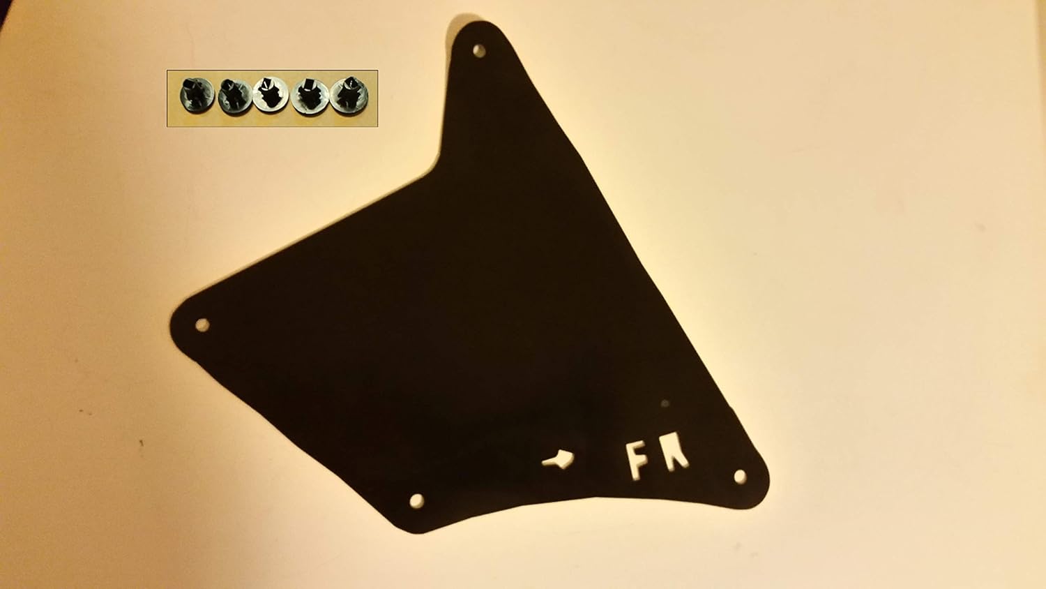 Yota Liners Juego de cuatro protectores contra salpicaduras con clips para 4Runner 2010-2020 (forro de guardabarros, delantal, escudo, protector