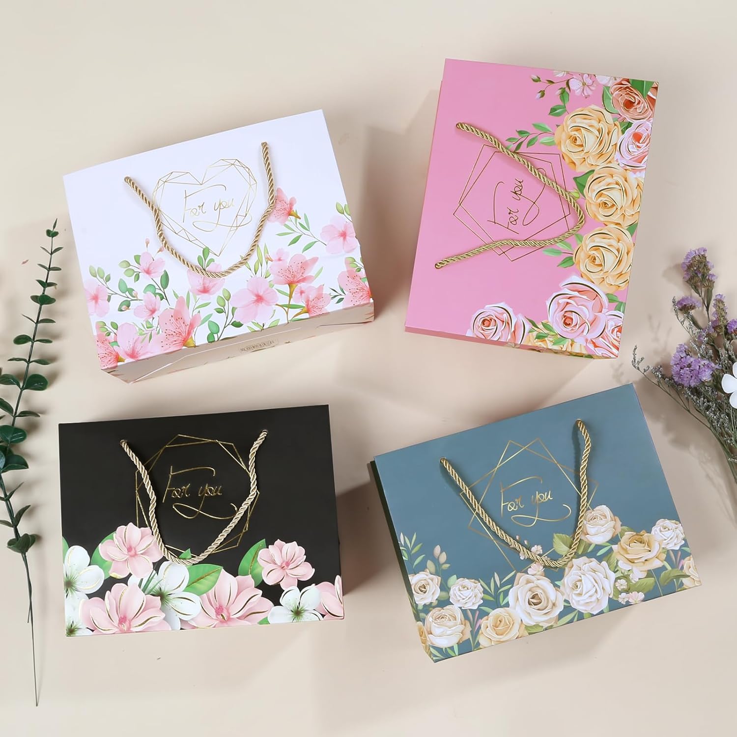 RAZKO Bolsas de regalo florales con asa, paquete de 12 bolsas de regalo de papel medianas de 9.2 pulgadas, bolsas de regalo de 4 colores, bolsas de