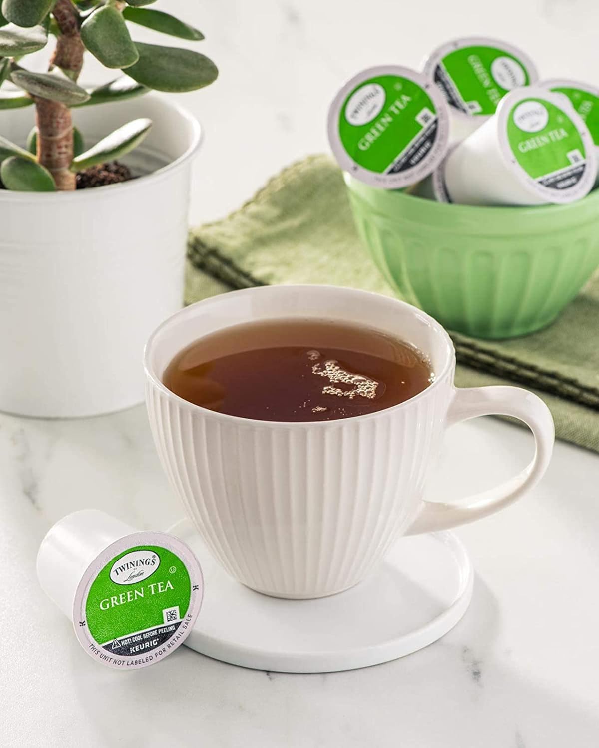 Twinings Tea Green Tea K-Cups, 24 unidades (paquete de 2) con palitos de miel By The Cup