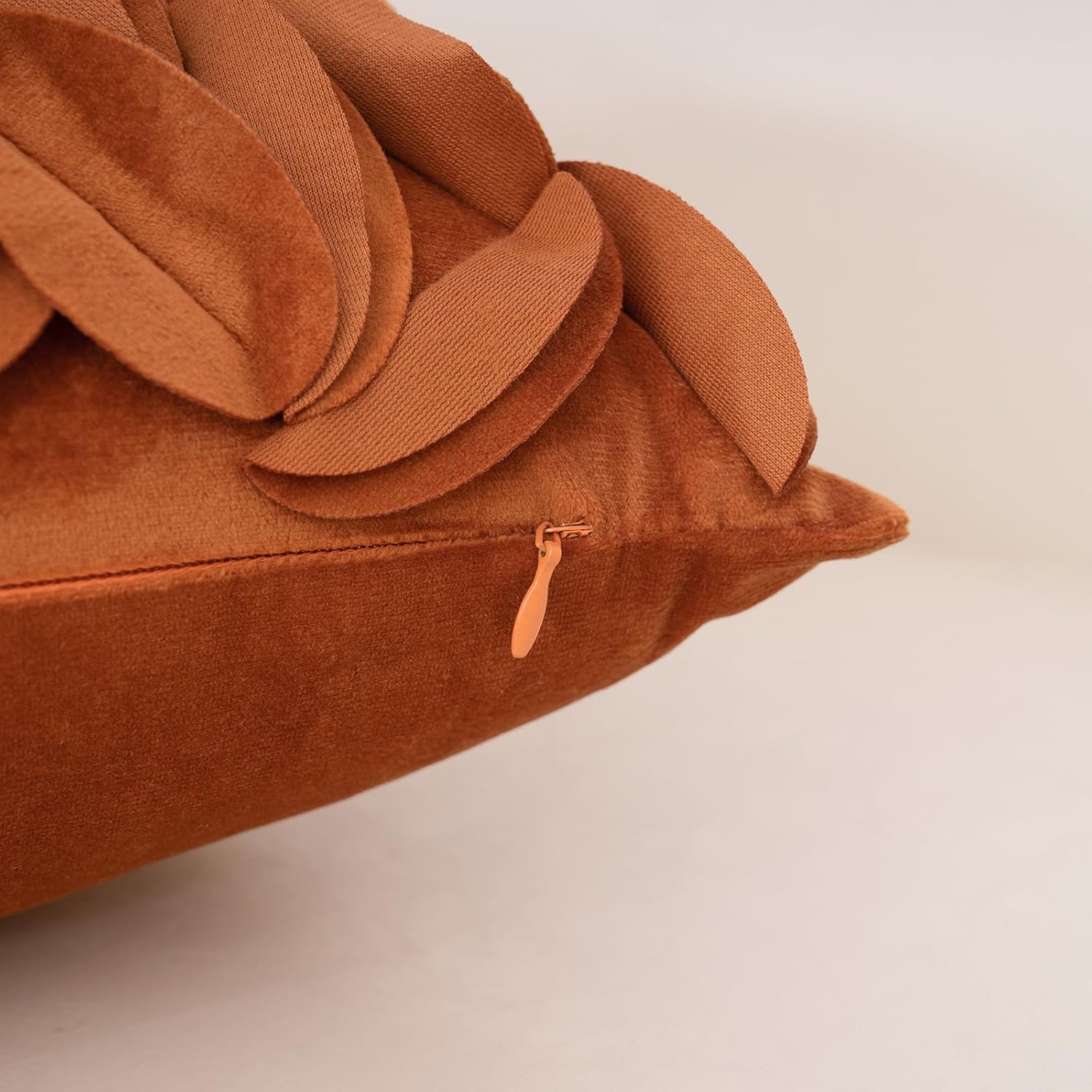 Alerfa Funda de almohada decorativa de terciopelo floral hecha a mano con hojas en 3D para sofá, cama, sala de estar, decoración del hogar, 20 x 20