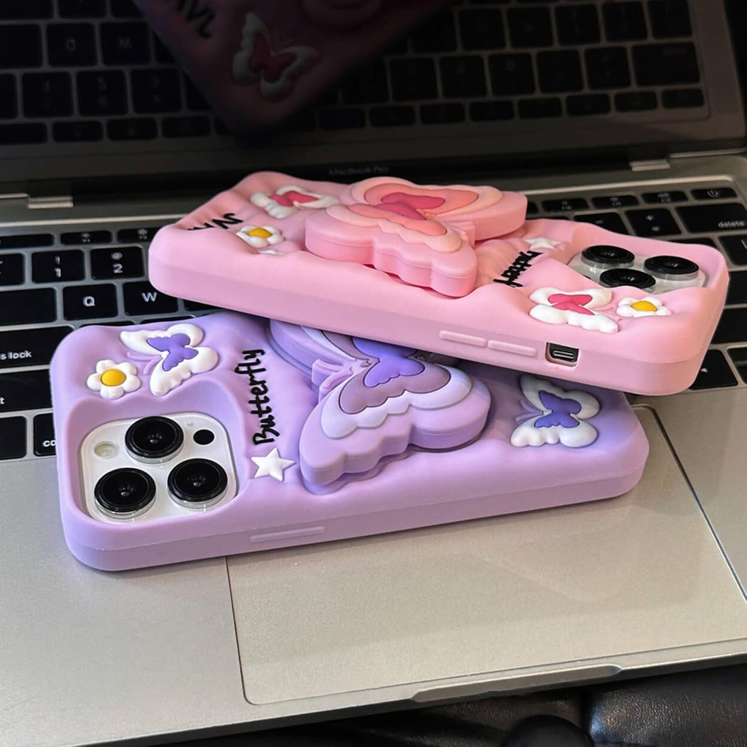 YWYUHE Funda de teléfono de mariposa morada compatible con iPhone 1314, bonita funda de mariposa de dopamina de Corea 3D con soporte telescópico de
