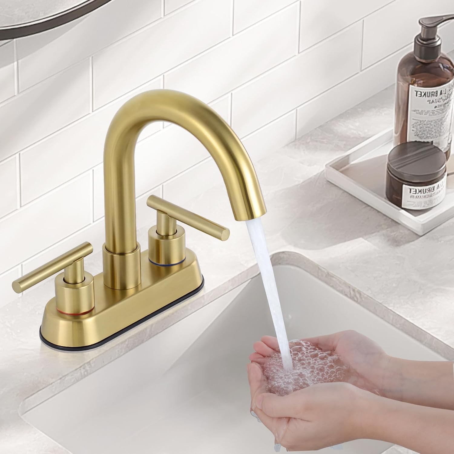 Grifos de baño para fregadero de 3 agujeros, oro cepillado de 4 pulgadas, grifo de fregadero central para baño con drenaje desplegable y 2 mangueras