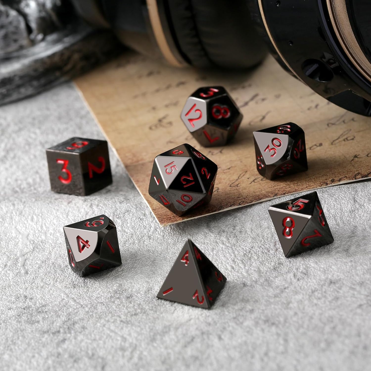 DNDND – Juego de dados metálicos de 0.394 in con magnífica caja de dados de regalo para Dungeons and Dragon D&D (negro con número rojo)