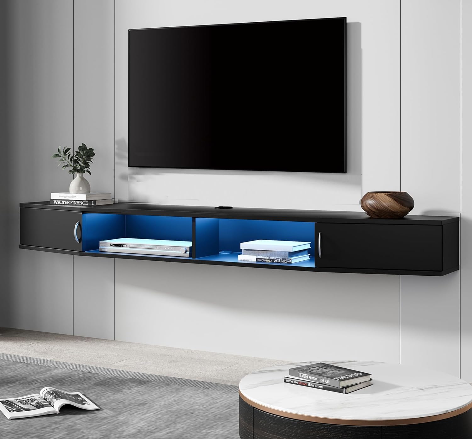 WAMPAT Soporte de TV flotante con estación de carga, estante de TV montado en la pared con luces azules, consola multimedia de madera, centro de