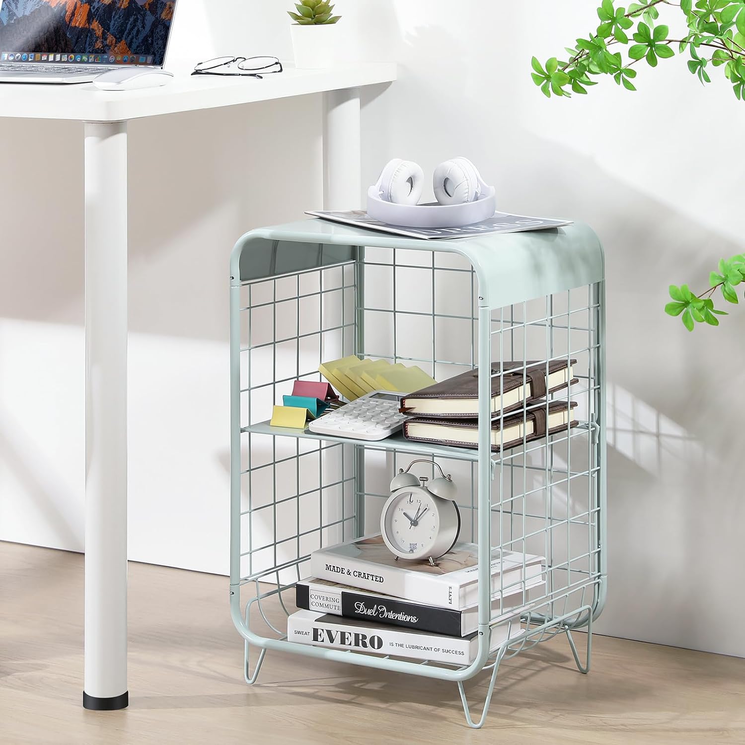APEXCHASER Bonita mesita de noche, mesa auxiliar de metal, mesa auxiliar de 3 niveles con almacenamiento, mesita de noche vintage, muebles de