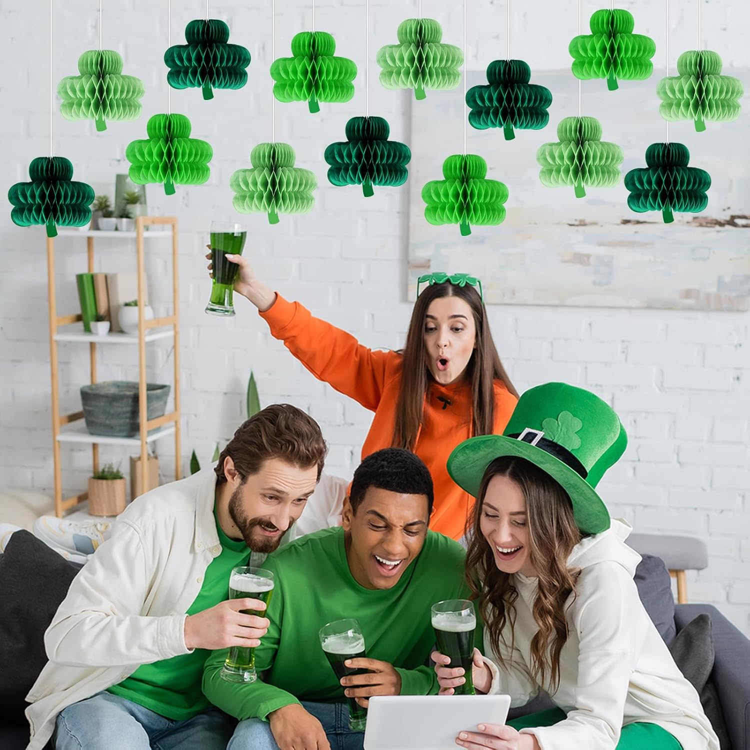 12 bolas colgantes de panal del día de San Patricio, centros de mesa de trébol para mesas, letrero colgante de techo irlandés de la suerte para