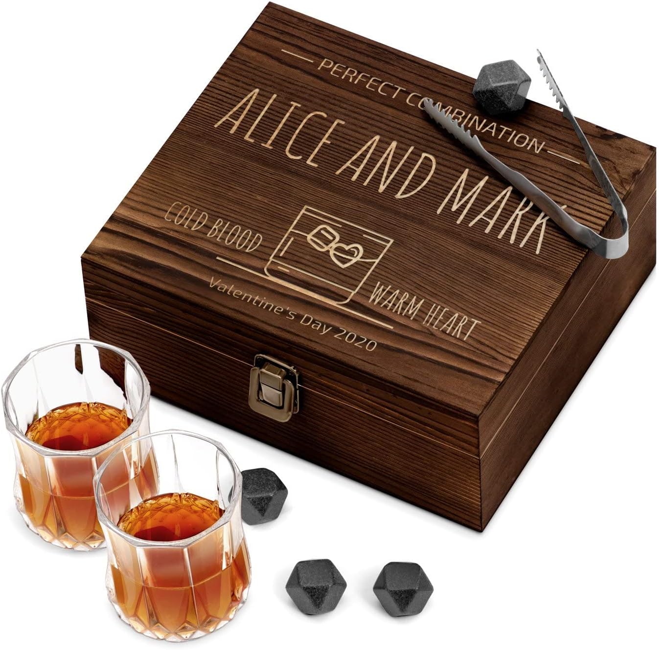 Maverton – Juego de regalo de piedras de whisky – Rocas escalofriantes en caja de madera grabada – 8 cubitos de hielo reutilizables con 2 vasos –