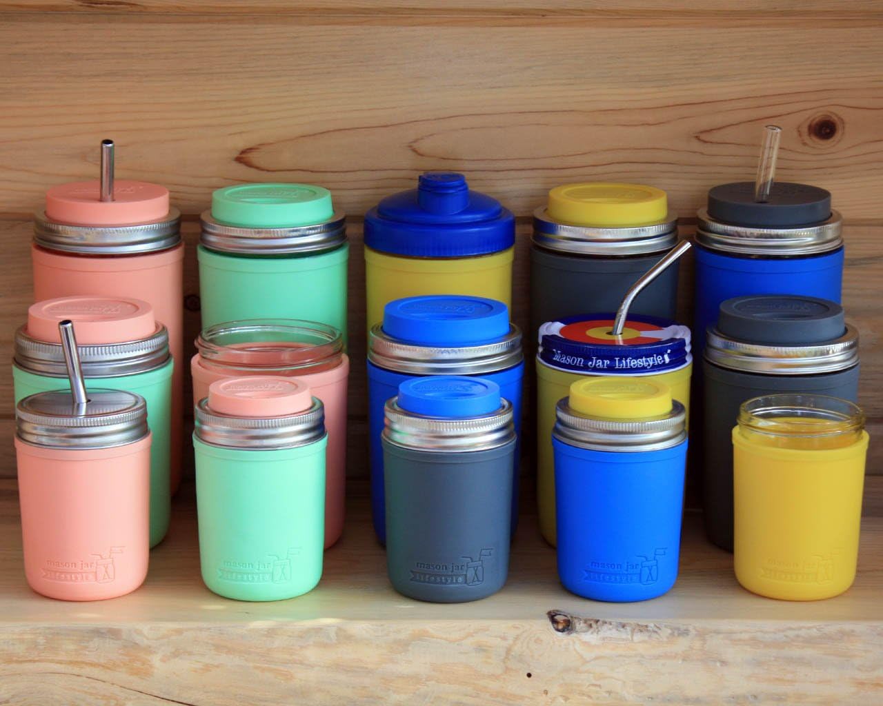 Mason Jar Lifestyle – Tapas de silicona para beber con bandas de acero inoxidable a prueba de óxido (paquete de 2, gris carbón, boca ancha)