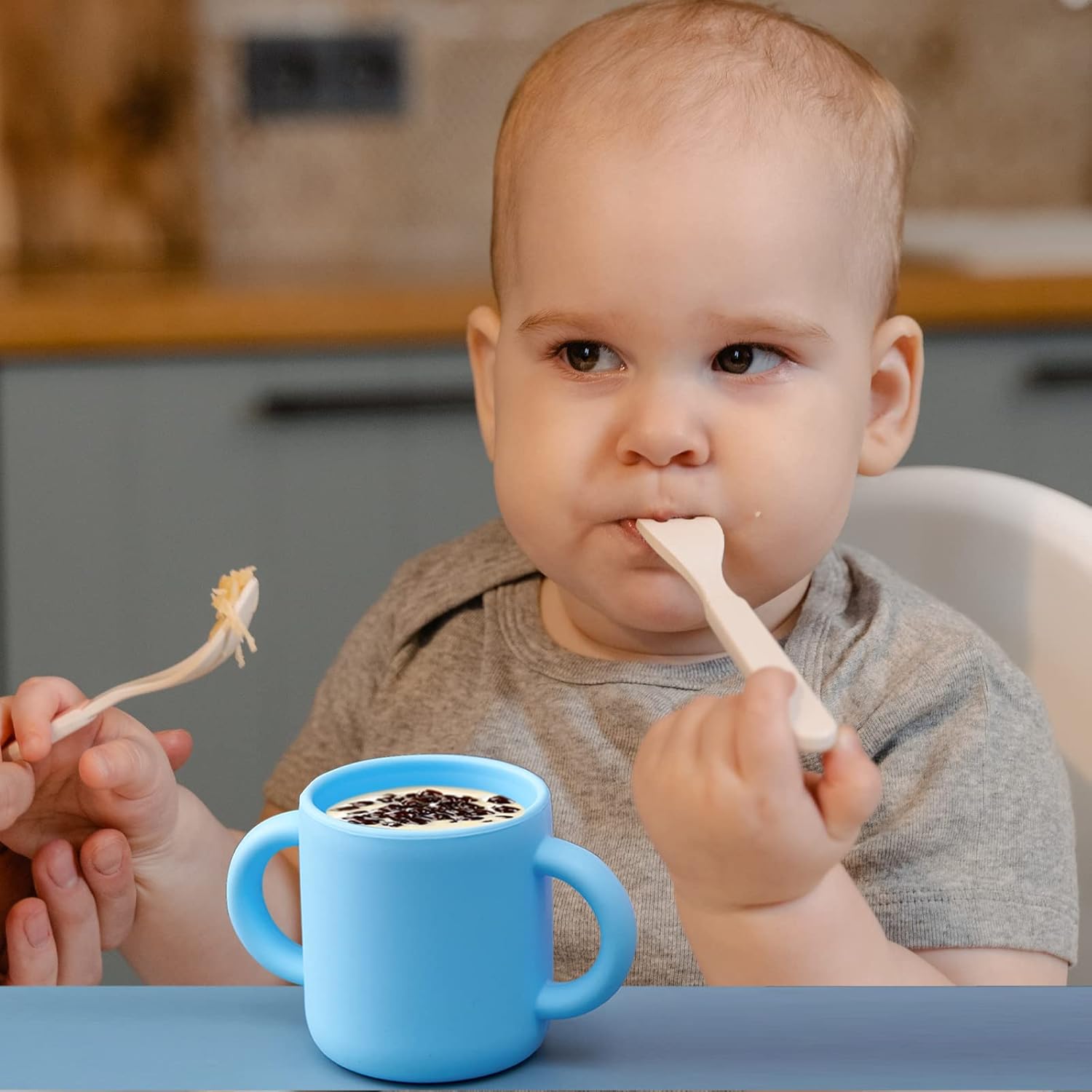 Pequeña taza de entrenamiento de bebida de silicona para bebés y niños pequeños, 2 asas de fácil agarre, taza abierta para bebé de 5 onzas, 6 meses