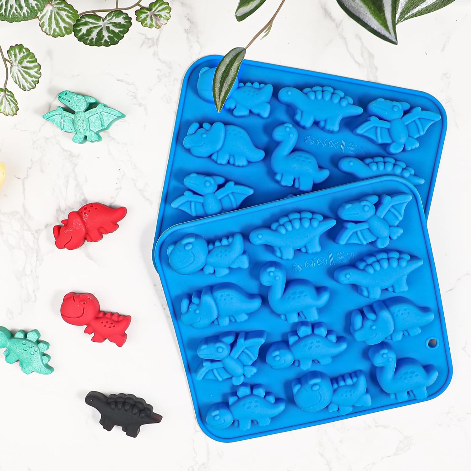 Webake Moldes de silicona para caramelos de dinosaurio de 12 cavidades con forma de T-rex, Stegosaurus, triceratops, ideal para dulces, chocolate,
