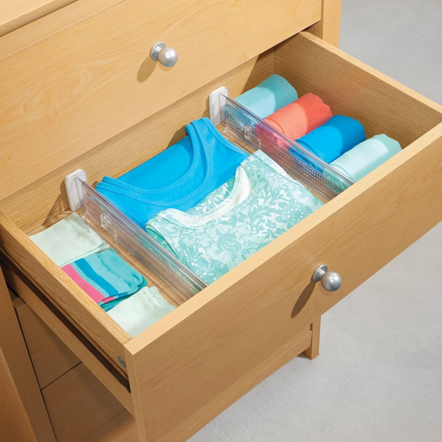 mDesign Divisor de cajón extensible con extremos de espuma, divisor de cajón que se bloquea en su lugar, separadores para ropa y accesorios en