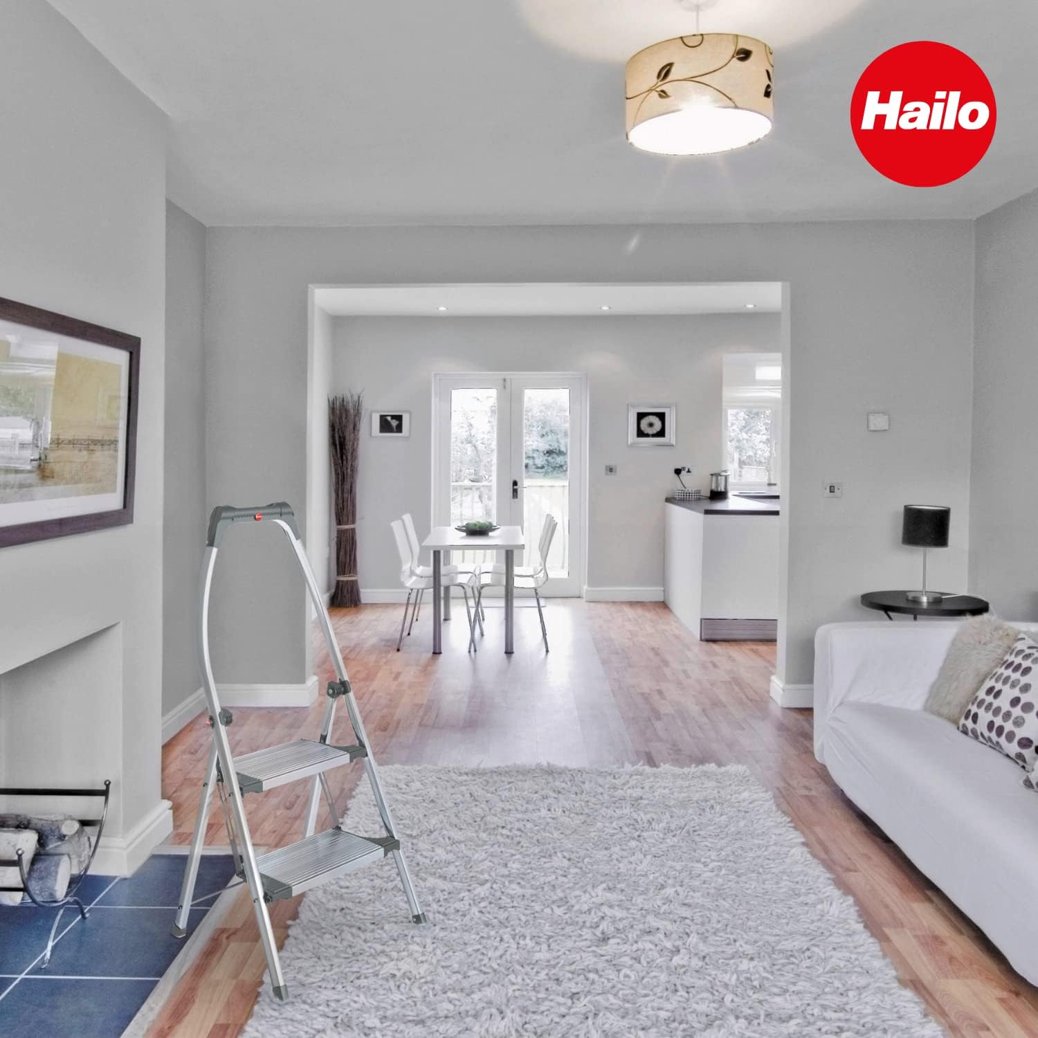 Hailo LivingStep Comfort Plus  Escalera plegable de aluminio  Dos escalones extra grandes  Escalera con barra de seguridad alta curva y bandeja de