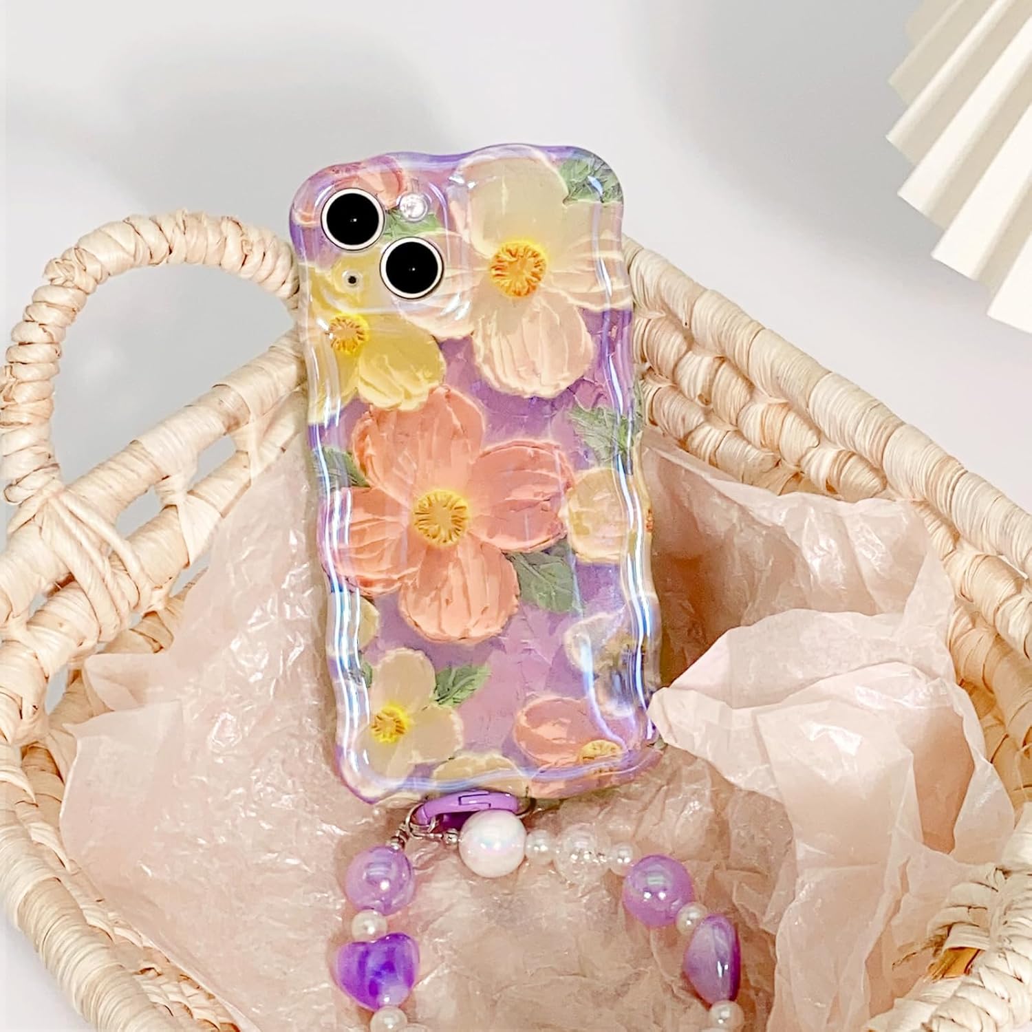 NITITOP Funda compatible con iPhone 13, bonita funda de pulsera de flores de aceite moradas con bonita correa de muñeca con cordón de flores para
