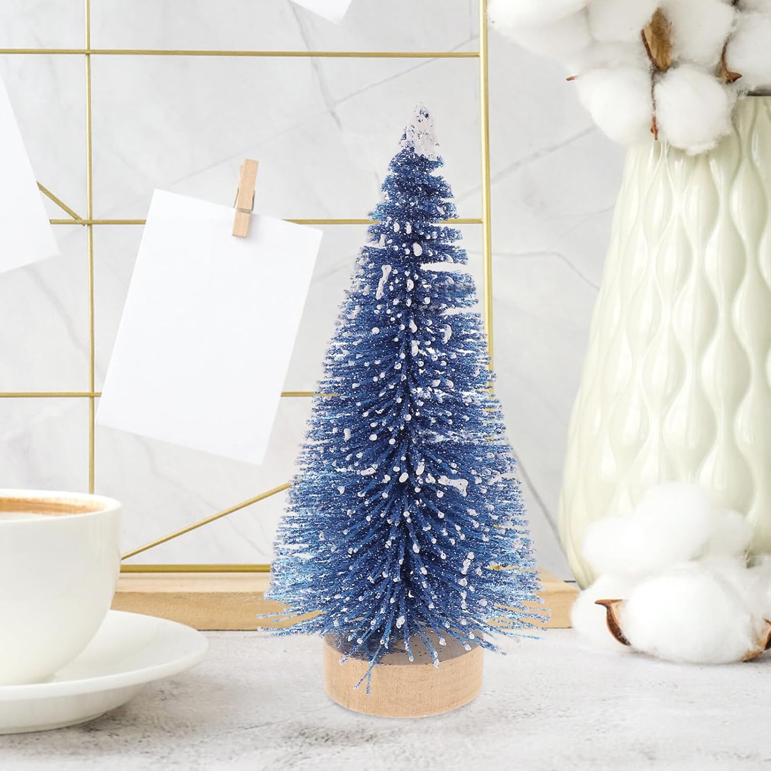 Decoración del hogar, mini árbol de Navidad artificial, 4 piezas, árboles de sisal artificiales, adornos de escarcha de nieve, cepillo para botella,