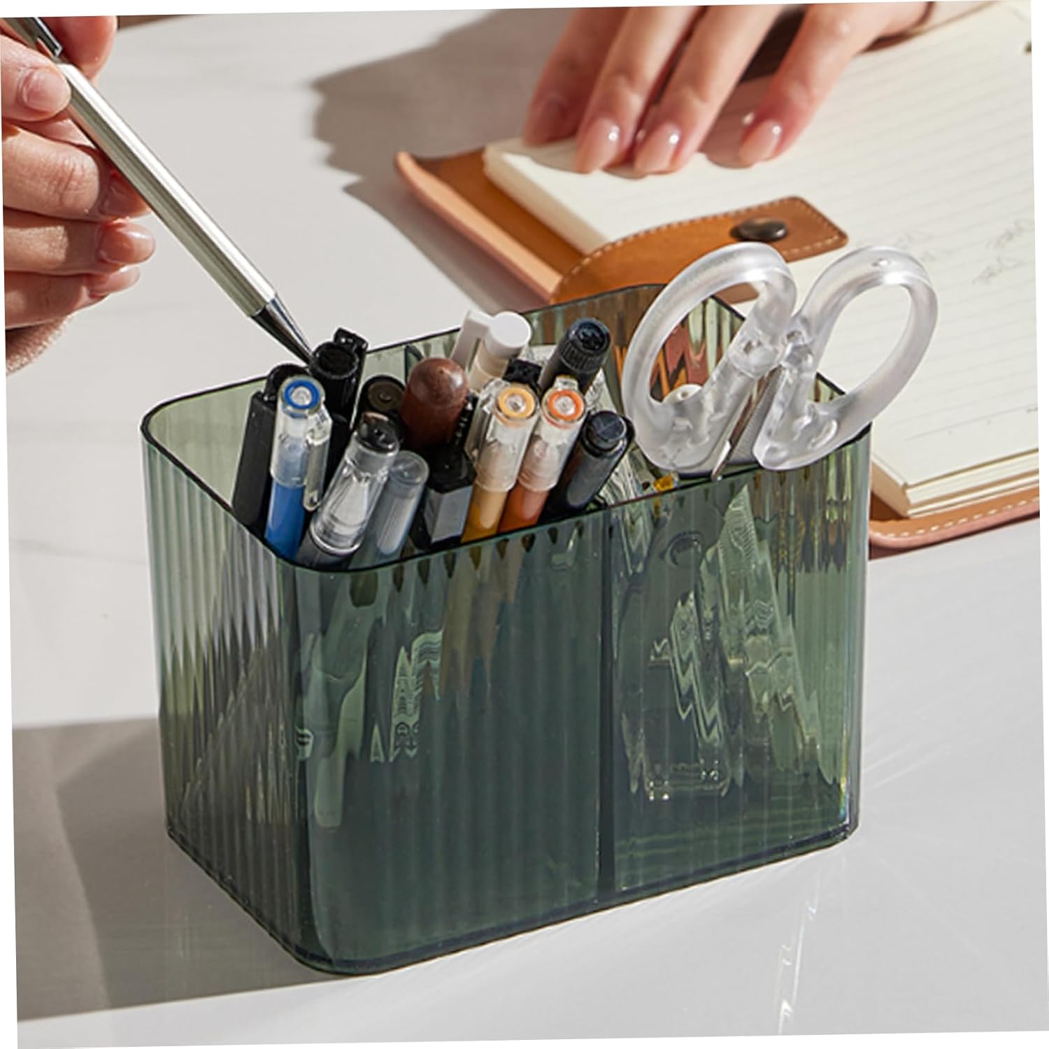 Naisicore Dispensador de hisopos de algodón, organizador de cosméticos transparente de 3 rejillas con tapa, soporte para hisopos de algodón, caja de