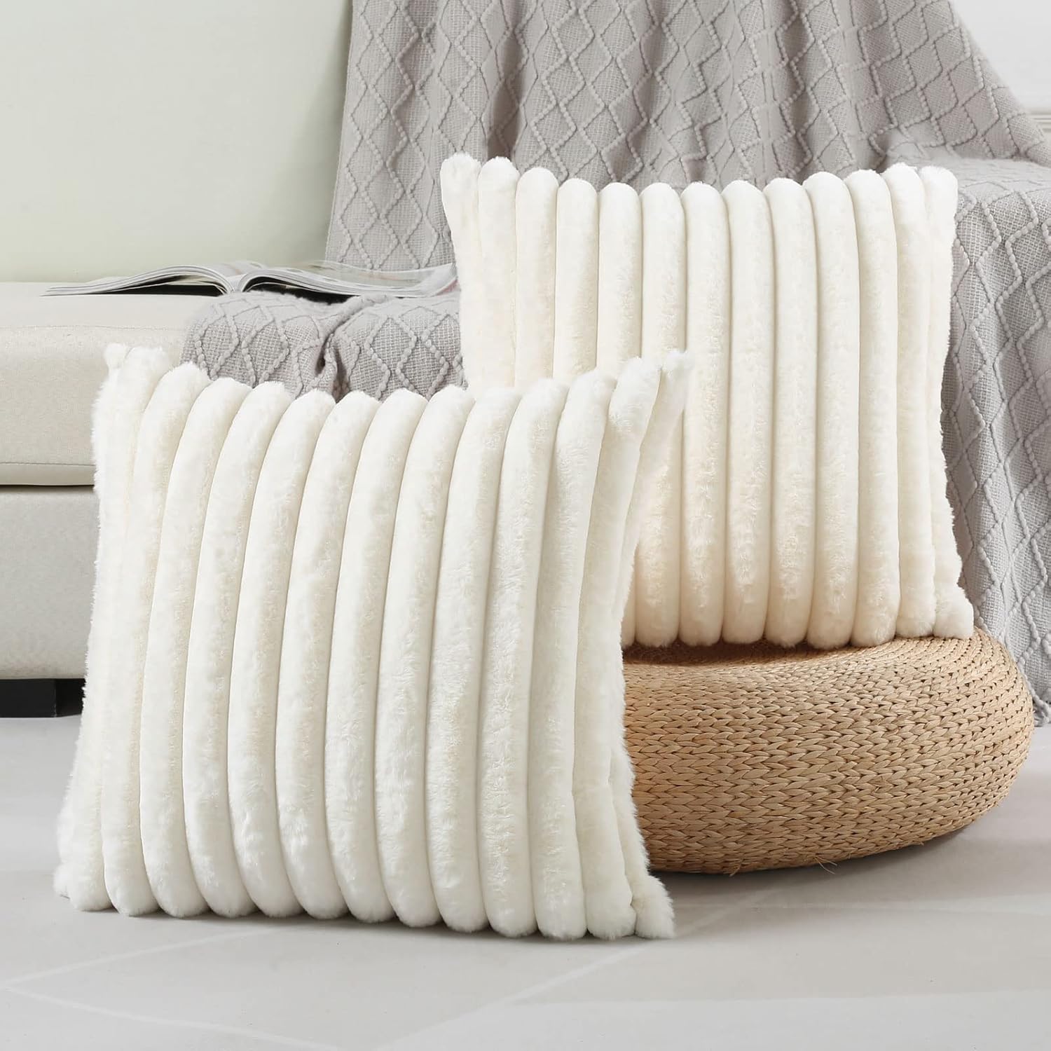 FUTEI – Juego de 2 fundas de almohada decorativas con rayas de color blanco crema, 26 x 26 pulgadas, cuadradas y primaverales, piel sintética de