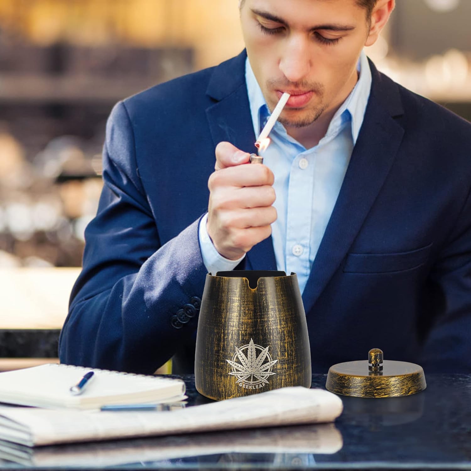 GEEKLEAF Ceniceros para cigarrillos al aire libre, cenicero con tapa, bandeja de cenizo resistente al viento para patio al aire libre o interior,