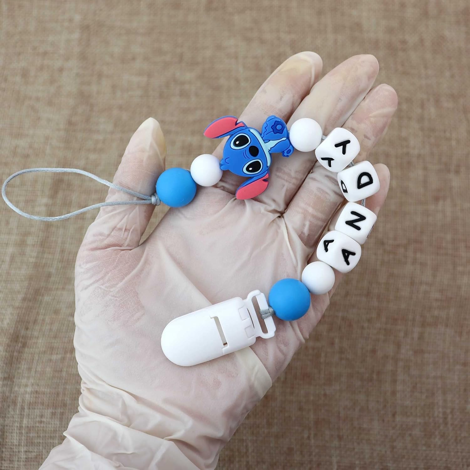 Munchewy Clip para chupete con nombre personalizado, clip para chupete con nombre para bebés niños y niñas (azul)