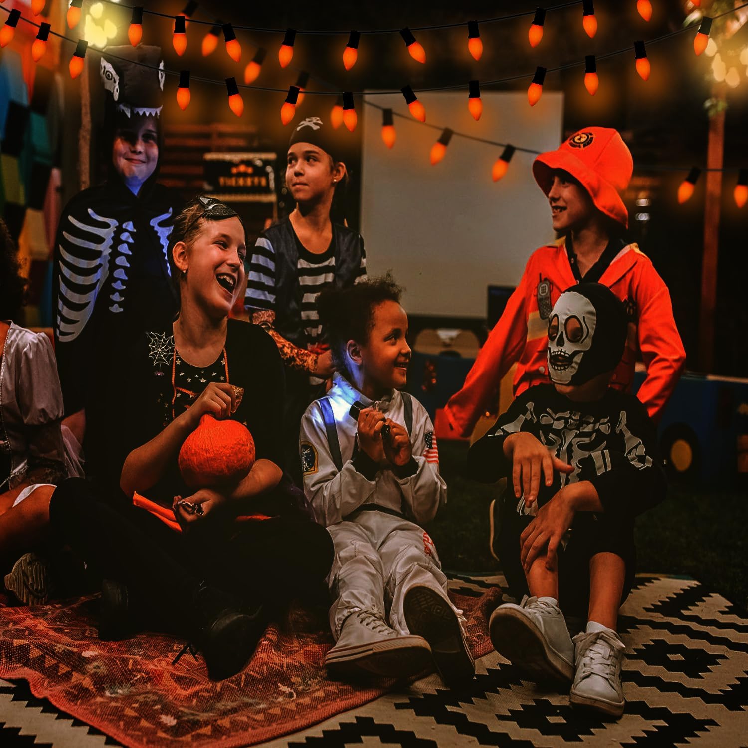 Luces LED C7 de Halloween, 25 pies, de cerámica, color naranja, luces de Halloween para interiores y exteriores con 25 bombillas LED C7, ideal como