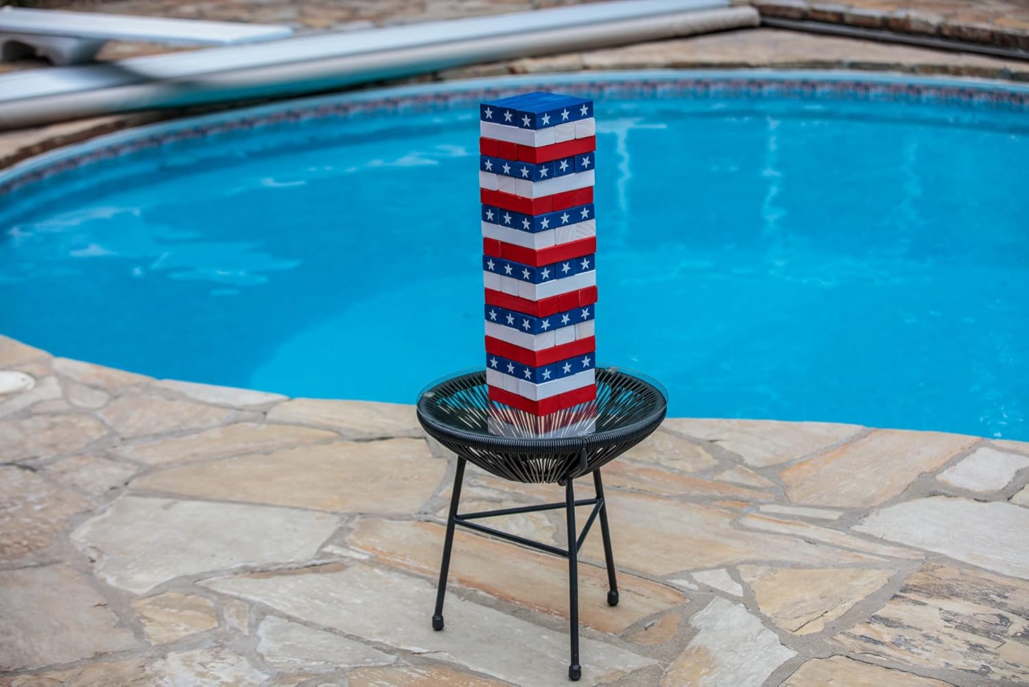 Triumph Sports Torre patriótica grande, perfecta para fiestas y reuniones al aire libre, incluye 54 bloques de madera de 6 x 2 x 1.25 pulgadas y una