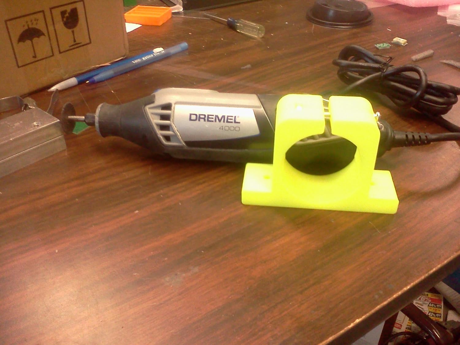 Soporte para Dremel 4000, 4200 para Tornillo y Mesa PN DH-4000VT Amarillo