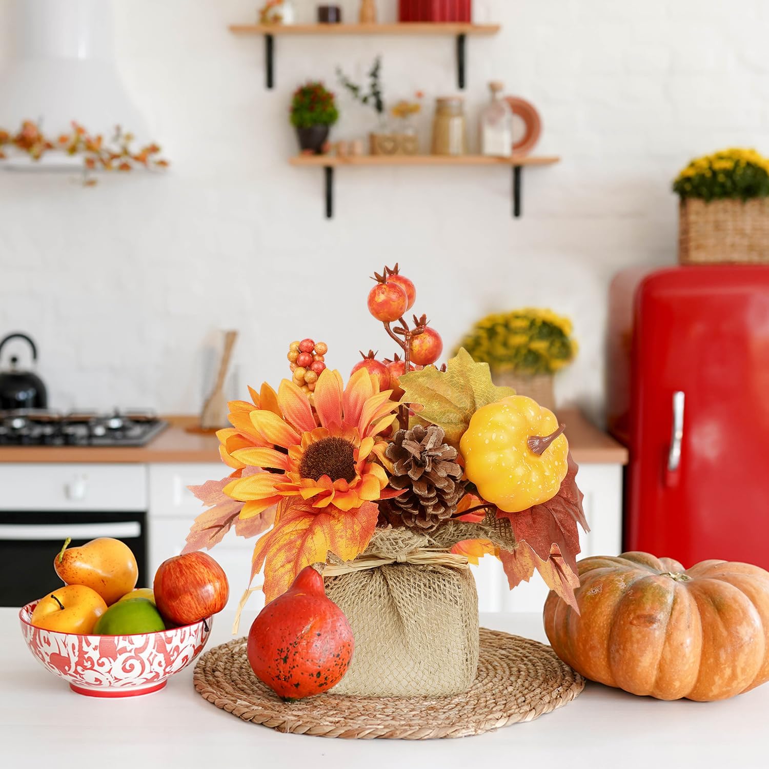 2 piezas de decoración de otoño para el hogar, plantas falsas en maceta de otoño con calabaza artificial girasol y hoja de arce, bayas y pino, ramo