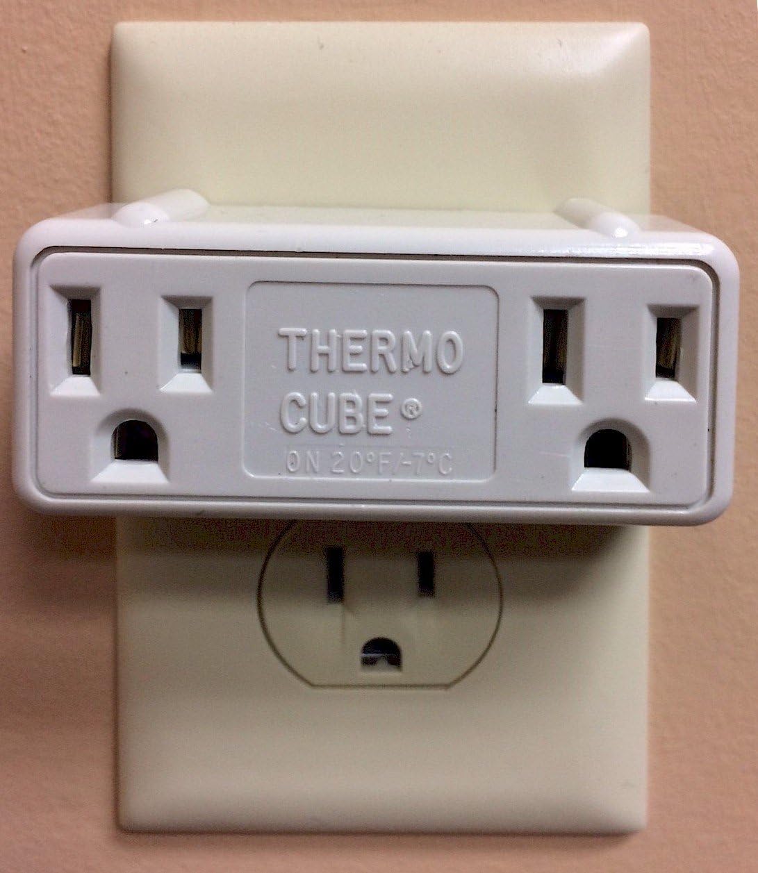 Farm Innovators TC-2 – Cubo térmico para clima frío con toma de control termostático, encendido a 20 gradosapagado a 30 grados