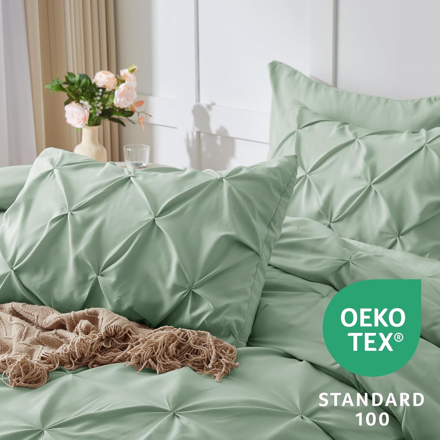 CozyLux Juego de edredón Queen de 7 piezas, tamaño Queen, color verde salvia, juego de ropa de cama plisada en una bolsa con edredón para todas las