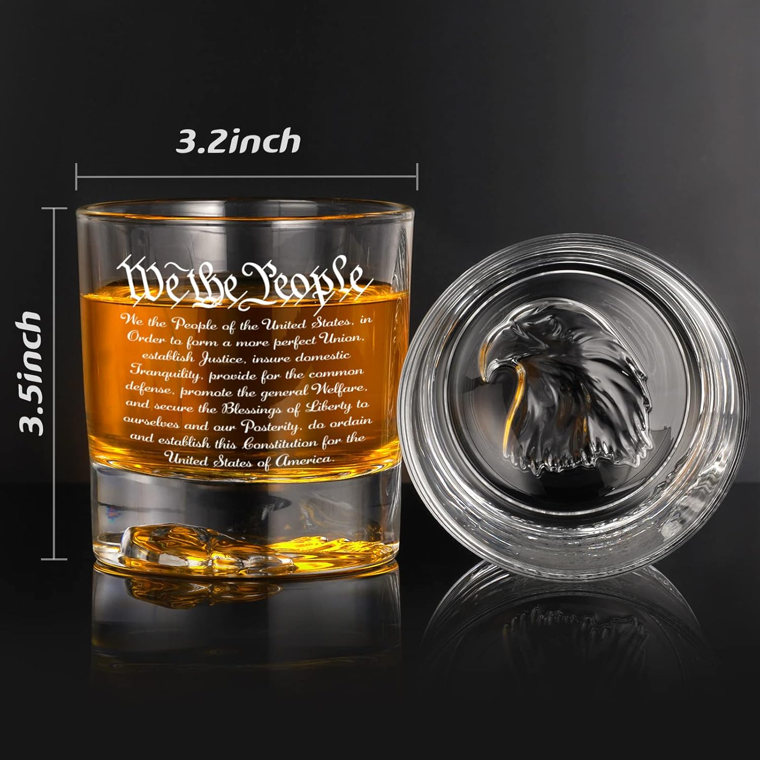 PONPUR Decantador de whisky grabado con la bandera estadounidense We The People, juego de decantador de whisky de 21.5 onzas líquidas con 2 vasos,