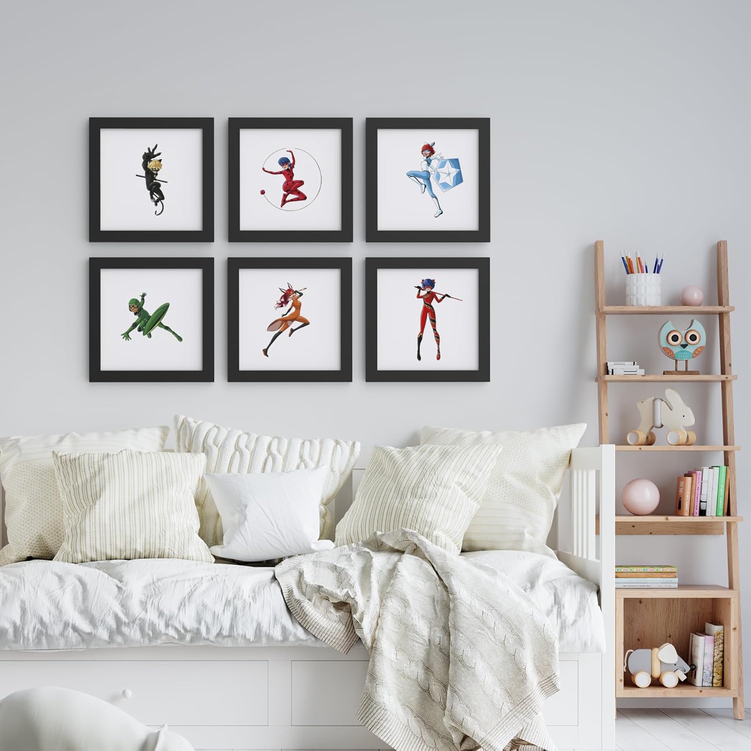 Trends International Gallery Pops Miraculous Tales of Ladybug & Cat Noir – Póster de pared de Queen Bee Buzz On Wall Art, 12.00 x 12.00 pulgadas,