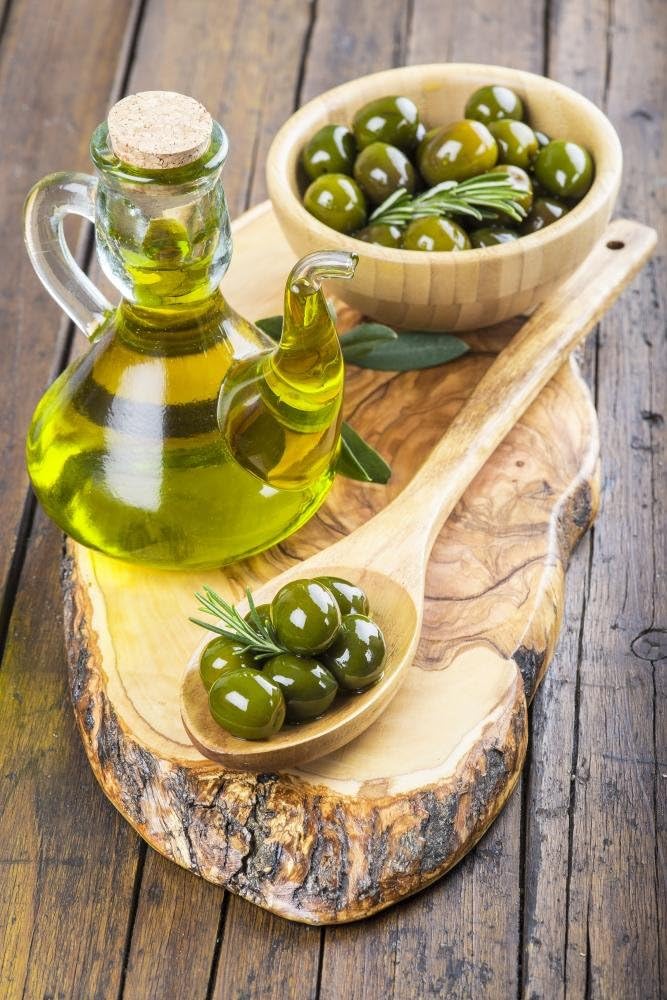 wallmonkeys Aceitera de vidrio con aceite de oliva y tazón con aceitunas Peel and StickCalcomanías de pared wm60448(30en H x 20en W)