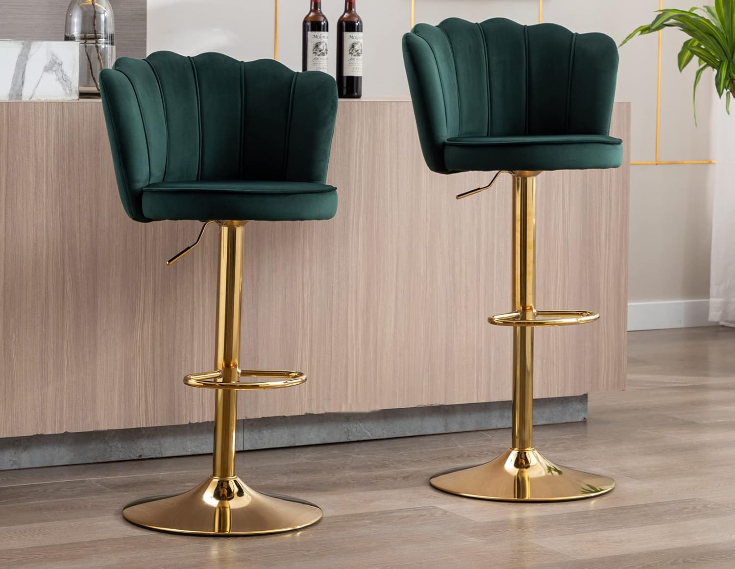 Kmax Taburetes de bar de terciopelo giratorios de altura ajustable con base dorada, reposapiés de cabeza de clavos, respaldo de pétalos para isla de