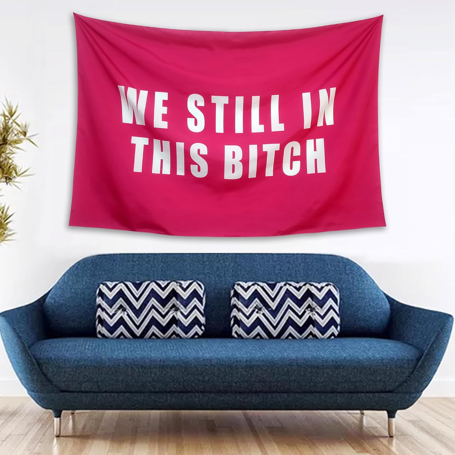 Woveruco Divertido tapiz rosa con Jared Hip Hop con texto en inglés “We Still in This B*tch”, tapiz de pared para colgar en la pared, dormitorio,