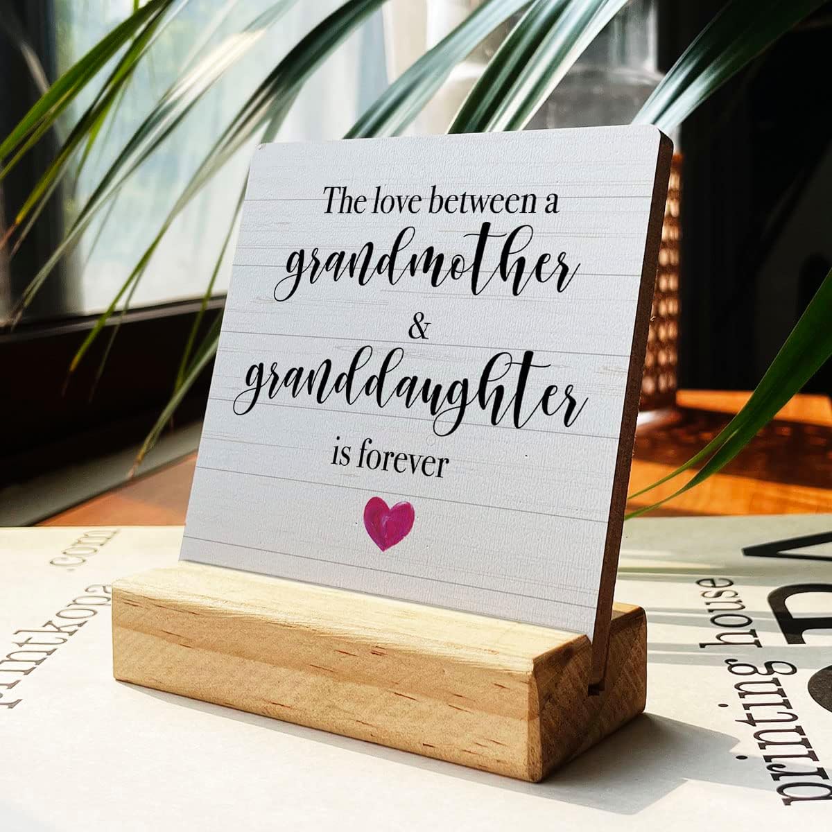 Letrero de madera con inscripción en inglés “Country Grandmother Granddaughter”, decoración rústica de escritorio con texto en inglés “The Love