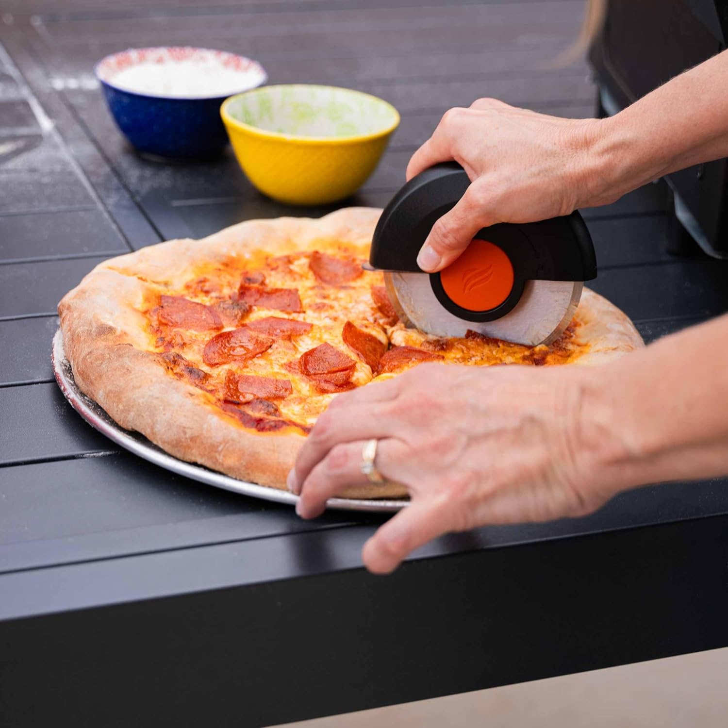 Blackstone 5879 Cortador de pizza, negro y naranja