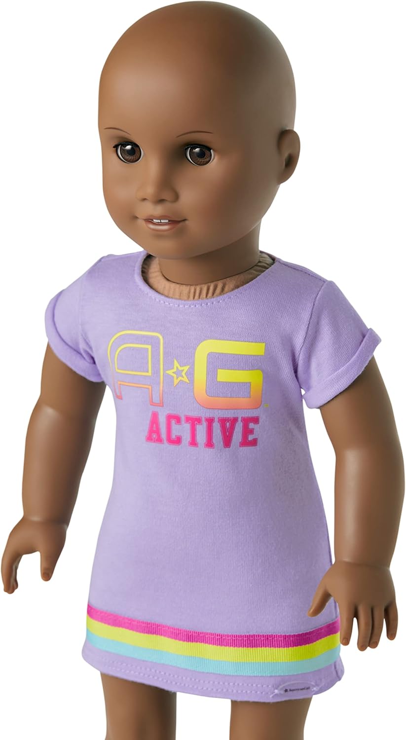 American Girl Truly Me – Muñeca #114 de 18 pulgadas con ojos marrones, sin pelo, piel profunda, vestido de camiseta estampado morado, para mayores