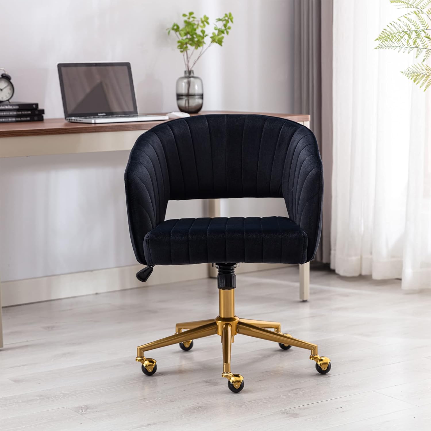 Silla de oficina en casa, silla giratoria de terciopelo para escritorio, sillón tapizado moderno con base dorada para niñas y mujeres, asiento de