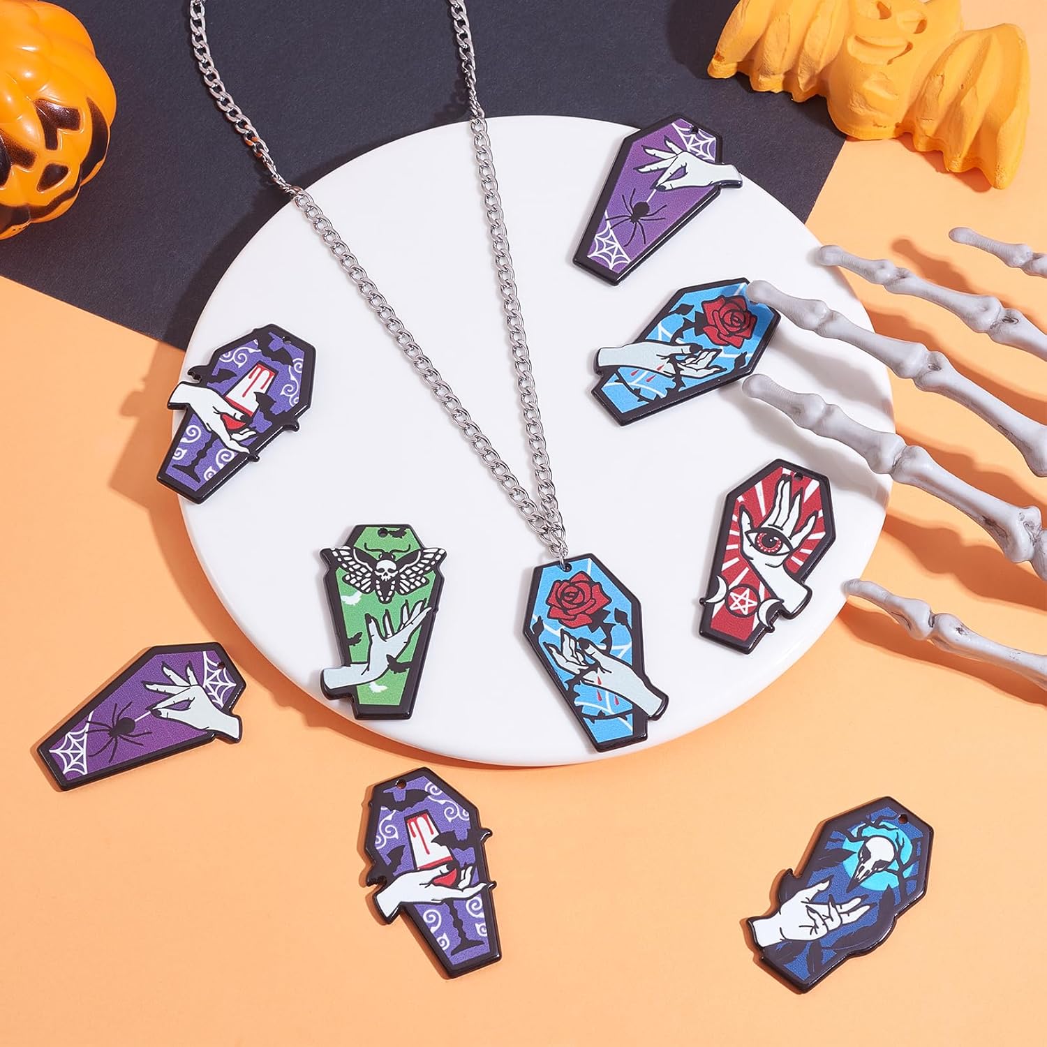 Dijes de estilo gótico con esmalte blanco y negro Ouijas con patrón de calavera de mariposa para joyería, collares, aretes, manualidades