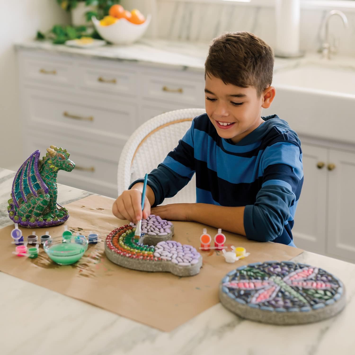 MindWare Pinta tu propia piedra escalonada libélula – Pinta tus propias piedras de paso para niños. El kit de manualidades incluye pintura, pinceles