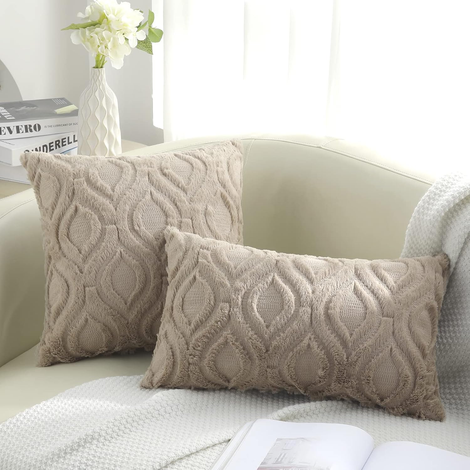 decorUhome Juego de 2 fundas de almohada decorativas de 24 x 24 pulgadas, fundas de cojín de felpa suave de lana sintética para el hogar, color caqui
