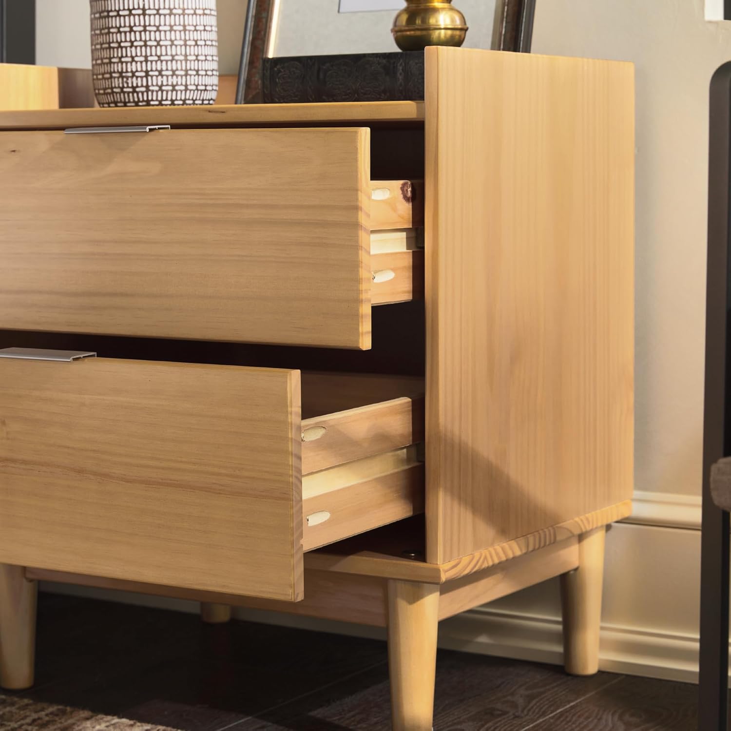 Walker Edison Blythe Mid-Century – Mesita de noche moderna con 2 cajones, 20 pulgadas, pino natural