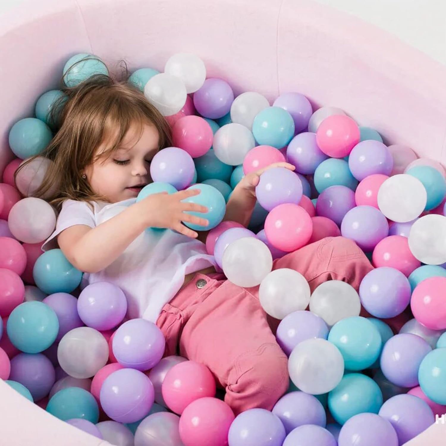 YUFER 1000 bolas de plástico a prueba de aplastamiento para niños pequeños, ideales para tiendas de campaña, túneles y piscinas, 2.2 pulgadas de