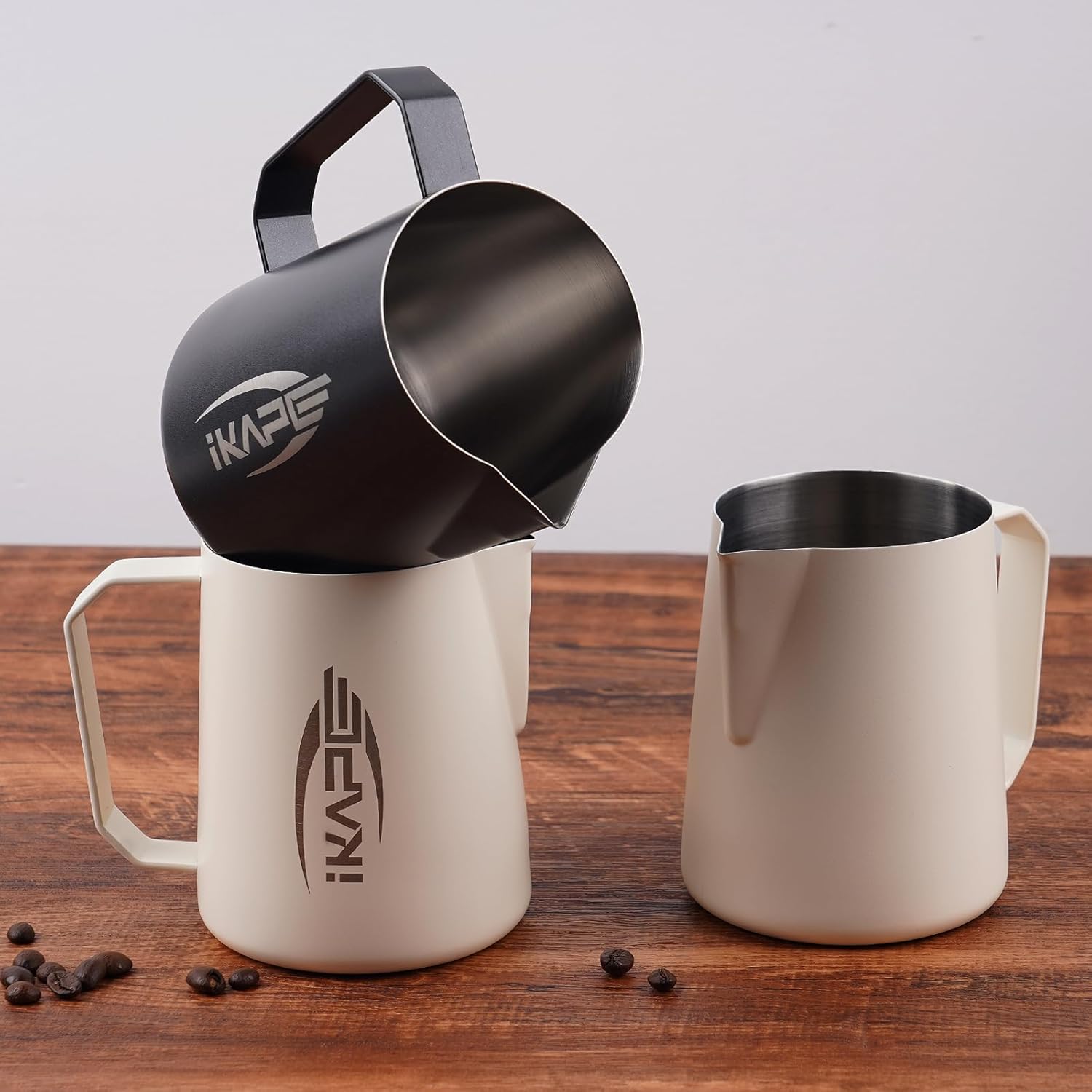 IKAPE Productos de café, jarra de espuma de leche de 20.3 fl oz, jarras de vapor de leche de acero inoxidable, café con leche, café con leche,