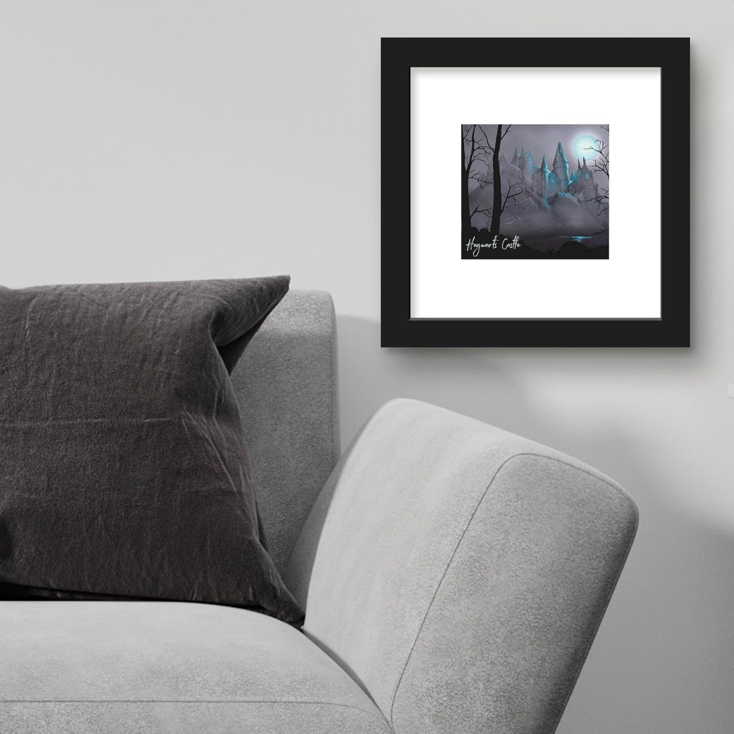 Trends International Gallery Pops Harry Potter – Arte de pared Glimmer Hogwarts Castle Moonlight, versión enmarcada negra, 12 x 12 pulgadas