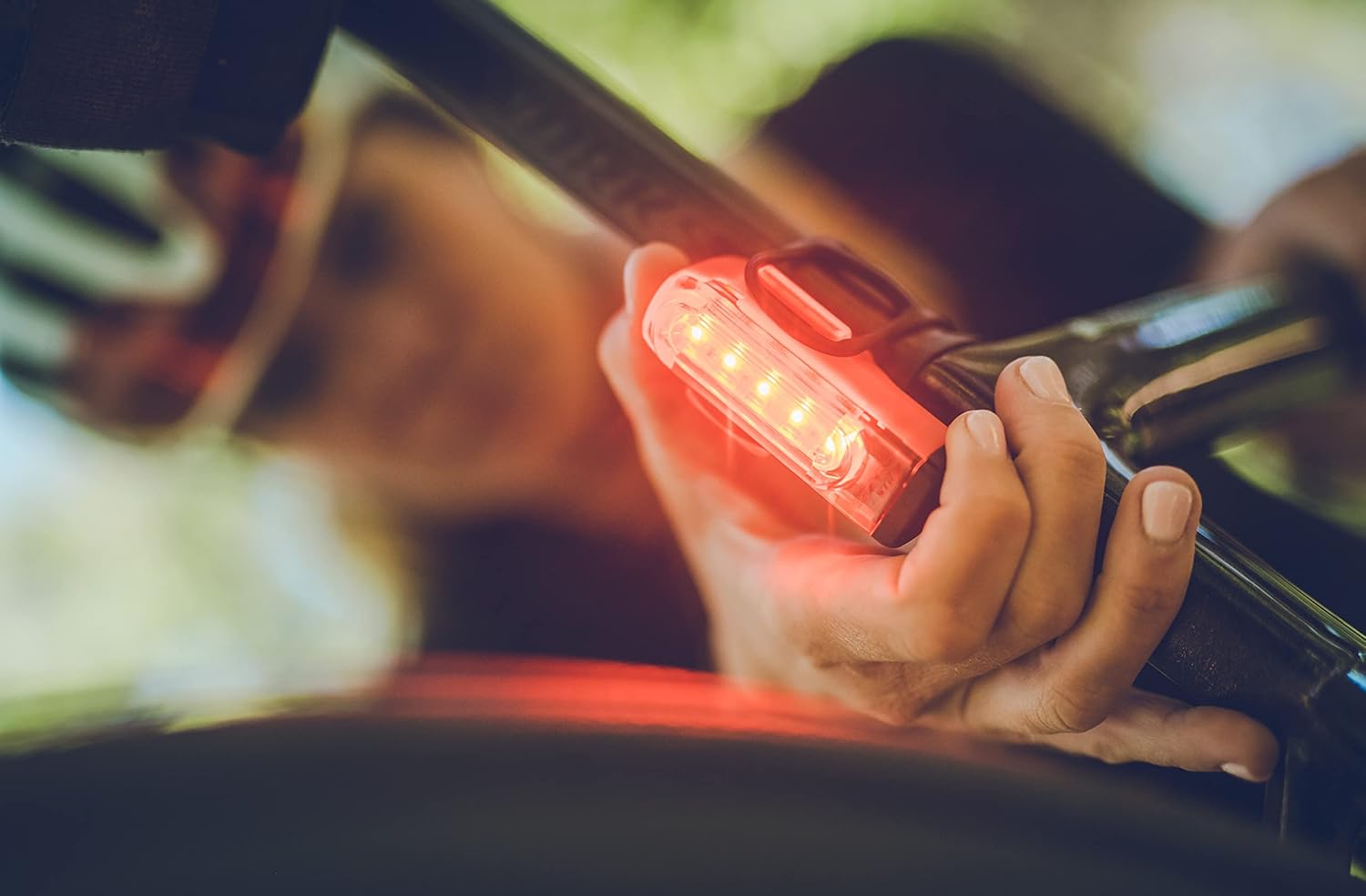 LEZYNE Tira Drive Pro – Luz trasera de bicicleta, 300 lúmenes, 53 horas de funcionamiento, recargable por USB, luz trasera para bicicleta, color rojo