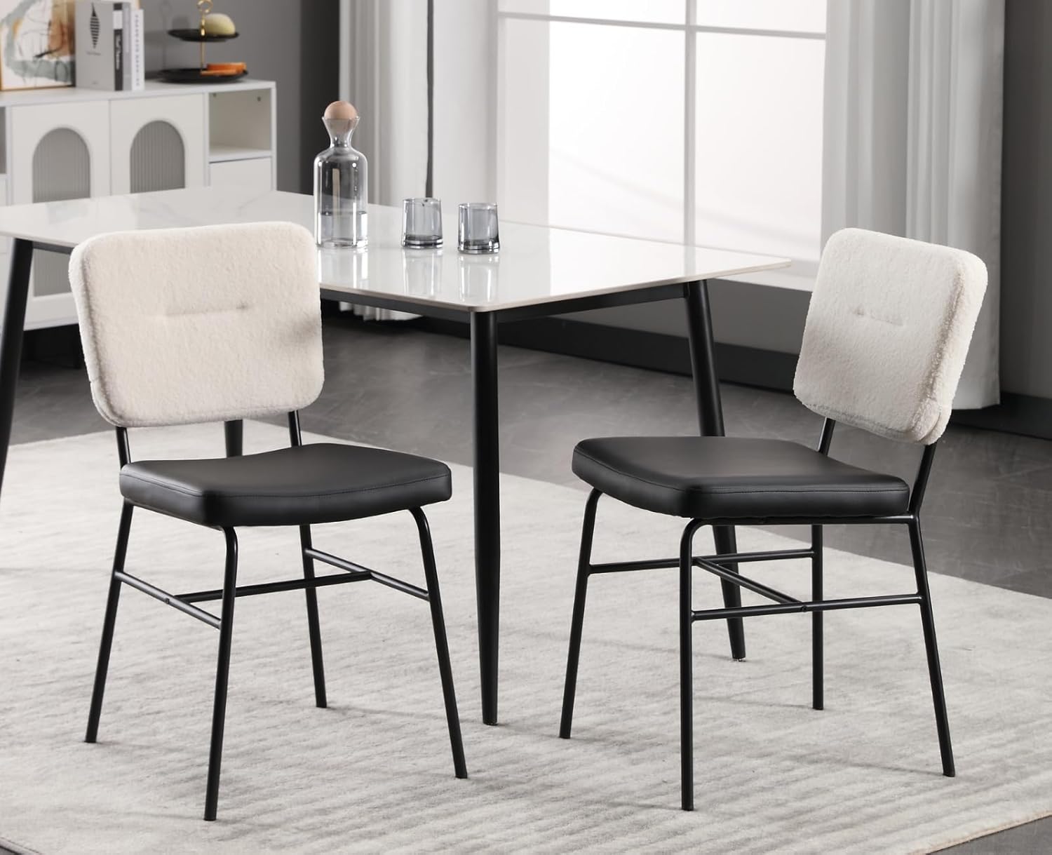EALSON Juego de 2 sillas de comedor tapizadas de cuero, modernas sillas de comedor con patas de metal y respaldo de piel sintética, cómodas sillas