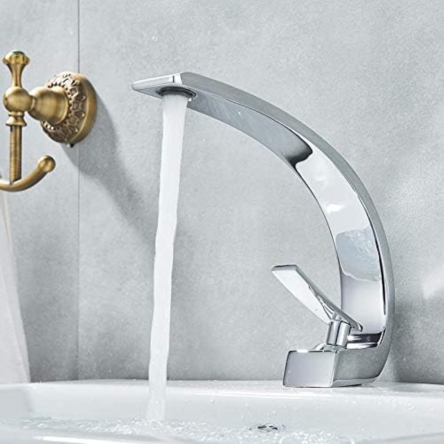 Grifos de lavabo Grifo mezclador de baño Grifo de lavabo de latón cromado pulido de una sola manija de un solo orificio grifo de la grúa del